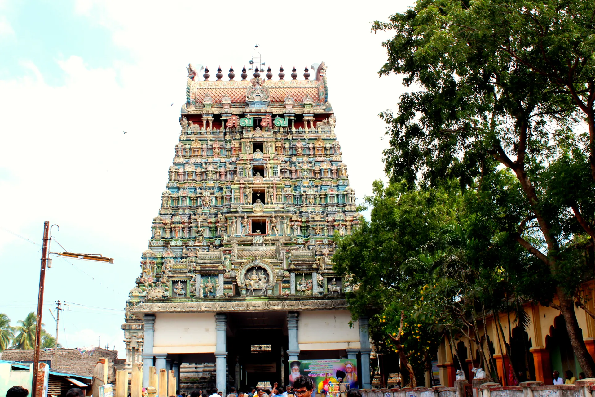 Temple photography in Thirukadaiyur Abirami Temple outer mandapam